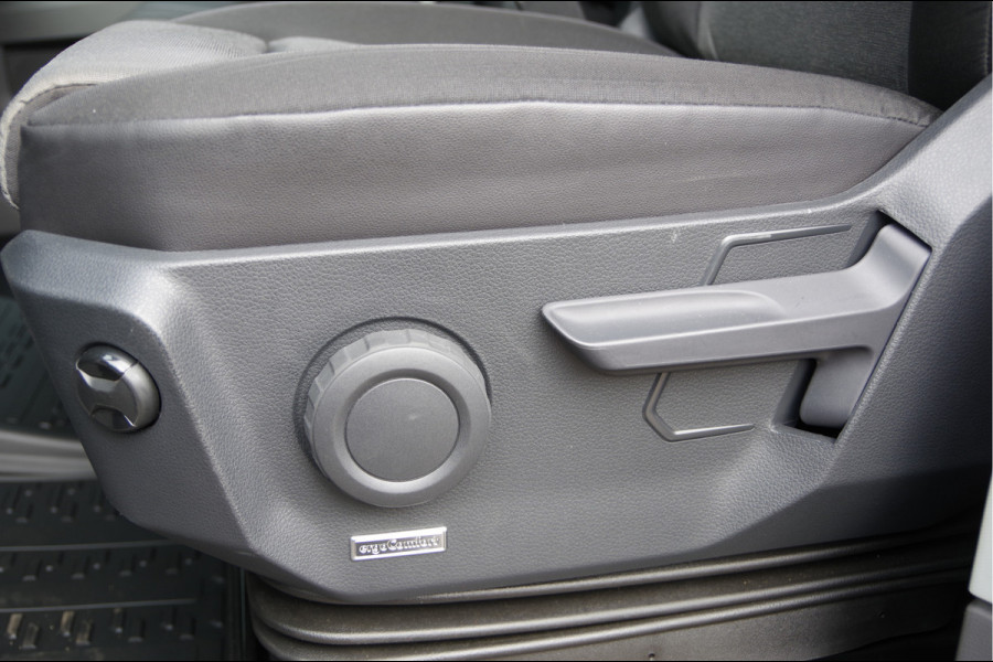 Volkswagen Crafter 35 2.0 TDI L3H3 140PK AUT. LED, TREKHAAK, BETIMMERING, STOELVERWARMING, GEVEERDE ERGO COMFORT STOEL, CAMERA, NAVI, CRUISE, AIRCO