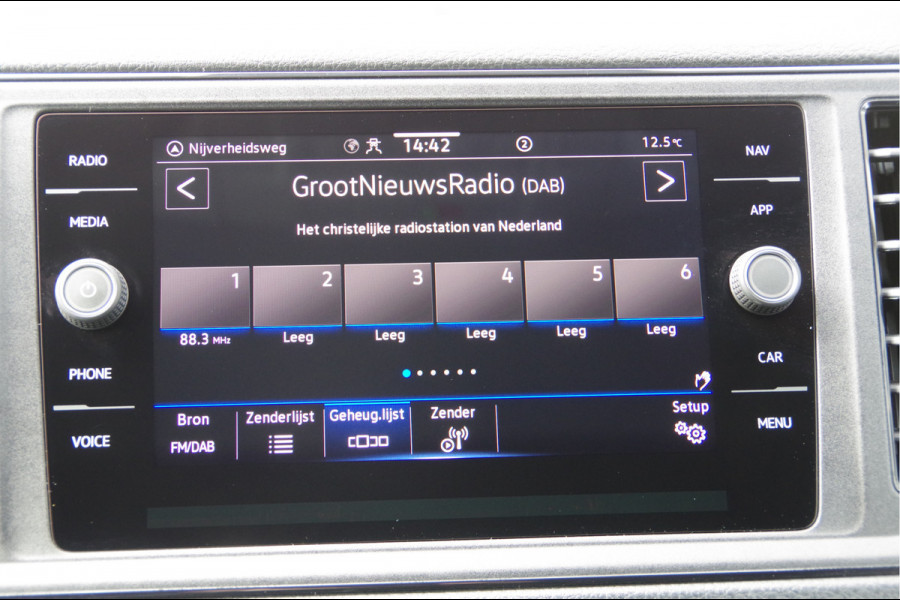 Volkswagen Crafter 35 2.0 TDI L3H3 140PK AUT. LED, TREKHAAK, BETIMMERING, STOELVERWARMING, GEVEERDE ERGO COMFORT STOEL, CAMERA, NAVI, CRUISE, AIRCO