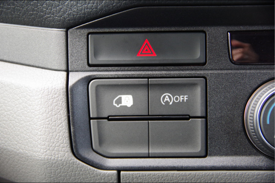 Volkswagen Crafter 35 2.0 TDI L3H3 140PK AUT. LED, TREKHAAK, BETIMMERING, STOELVERWARMING, GEVEERDE ERGO COMFORT STOEL, CAMERA, NAVI, CRUISE, AIRCO