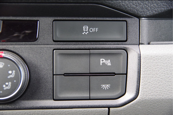 Volkswagen Crafter 35 2.0 TDI L3H3 140PK AUT. LED, TREKHAAK, BETIMMERING, STOELVERWARMING, GEVEERDE ERGO COMFORT STOEL, CAMERA, NAVI, CRUISE, AIRCO