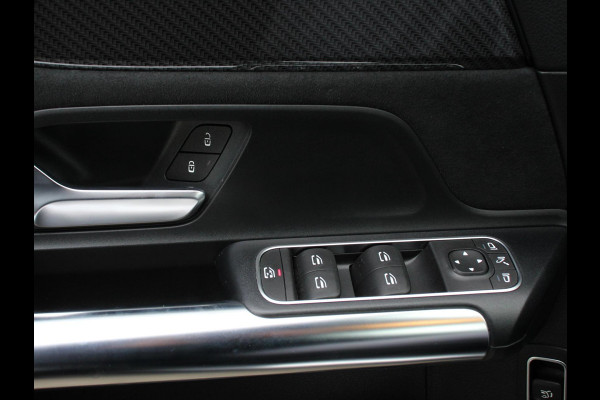 Mercedes-Benz GLA 200 AMG Line Automaat Nieuw model ! | Navigatie | Climate Control | Camera | Electrisch bedienbare achterklep | Dab | Led