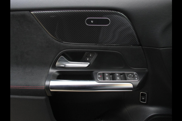 Mercedes-Benz GLA 200 AMG Line Automaat Nieuw model ! | Navigatie | Climate Control | Camera | Electrisch bedienbare achterklep | Dab | Led