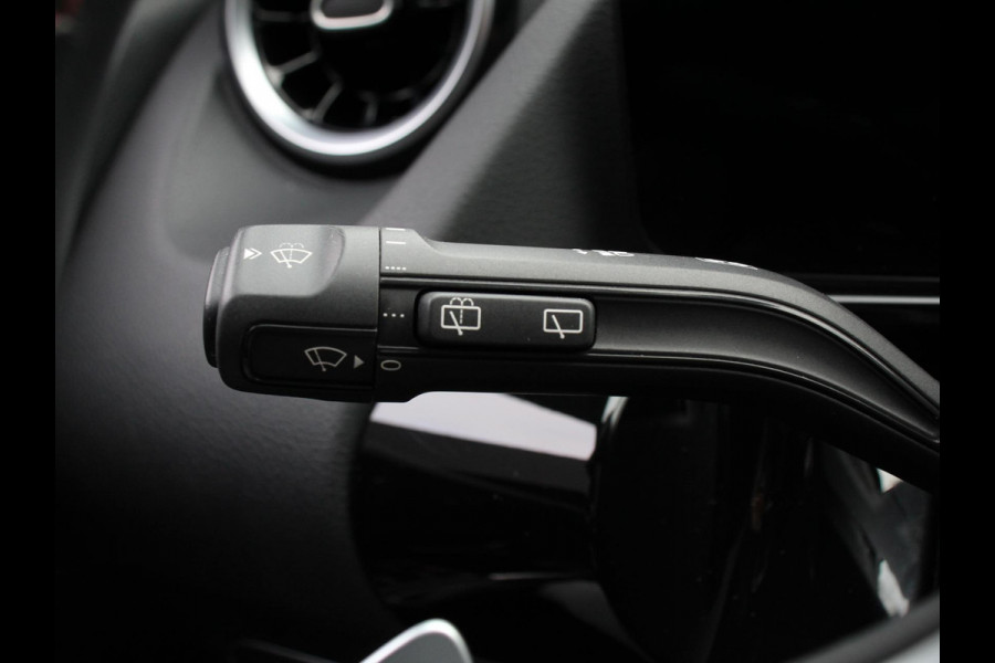 Mercedes-Benz GLA 200 AMG Line Automaat Nieuw model ! | Navigatie | Climate Control | Camera | Electrisch bedienbare achterklep | Dab | Led