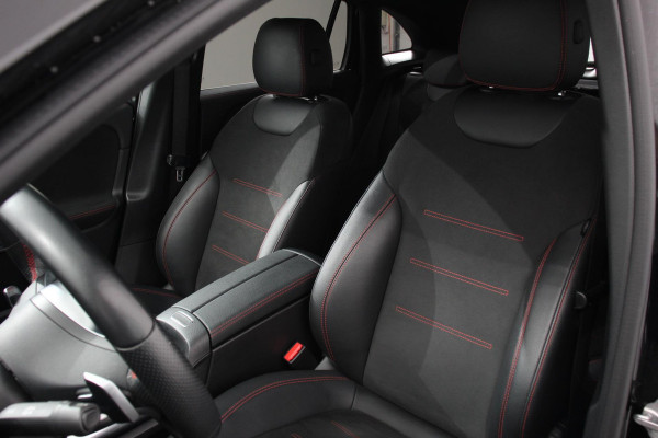 Mercedes-Benz GLA 200 AMG Line Automaat Nieuw model ! | Navigatie | Climate Control | Camera | Electrisch bedienbare achterklep | Dab | Led