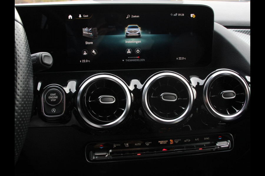 Mercedes-Benz GLA 200 AMG Line Automaat Nieuw model ! | Navigatie | Climate Control | Camera | Electrisch bedienbare achterklep | Dab | Led