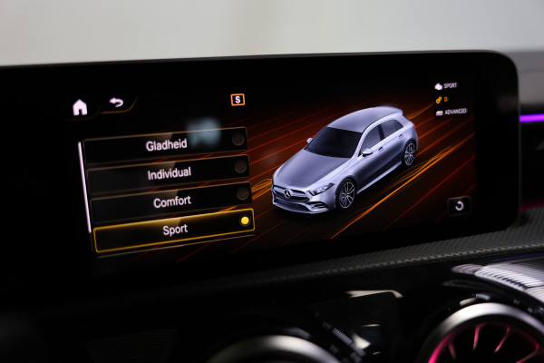 Mercedes-Benz A-Klasse AMG 35 4MATIC Premium EX BPM op DUITS KENT ! BURMESTER PANO KUIPST ''19