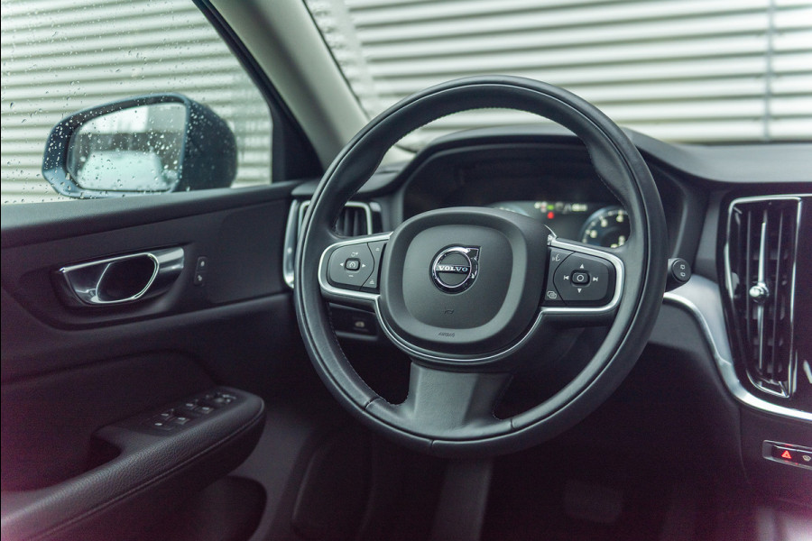 Volvo V60 B3 Aut. Momentum Leder Stoelverwarming Parkassist 163pk