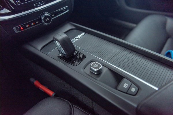 Volvo V60 B3 Aut. Momentum Leder Stoelverwarming Parkassist 163pk
