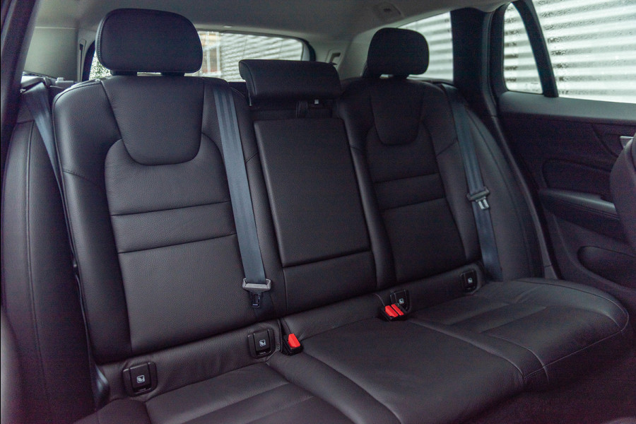 Volvo V60 B3 Aut. Momentum Leder Stoelverwarming Parkassist 163pk
