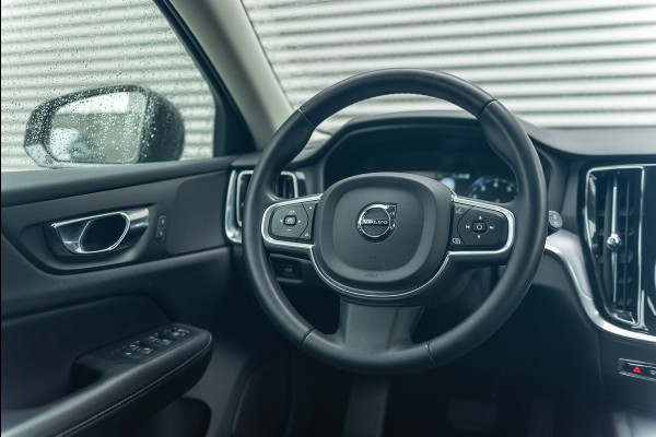 Volvo V60 B3 Aut. Momentum ACC Trekhaak Parkeercamera 164pk