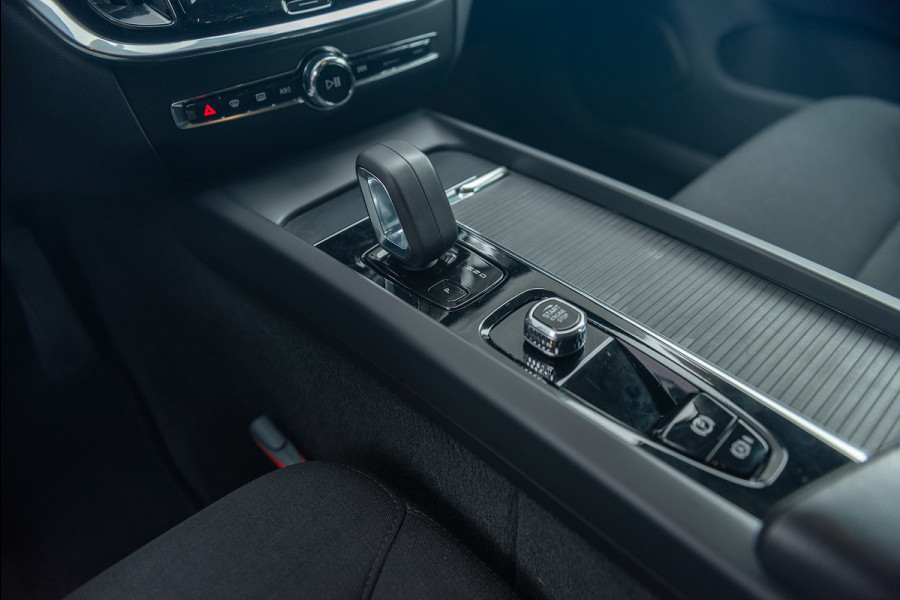 Volvo V60 B3 Aut. Momentum ACC Trekhaak Parkeercamera 164pk