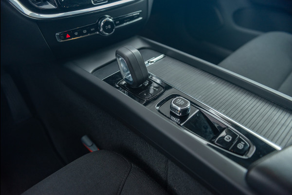 Volvo V60 B3 Aut. Momentum ACC Trekhaak Parkeercamera 164pk