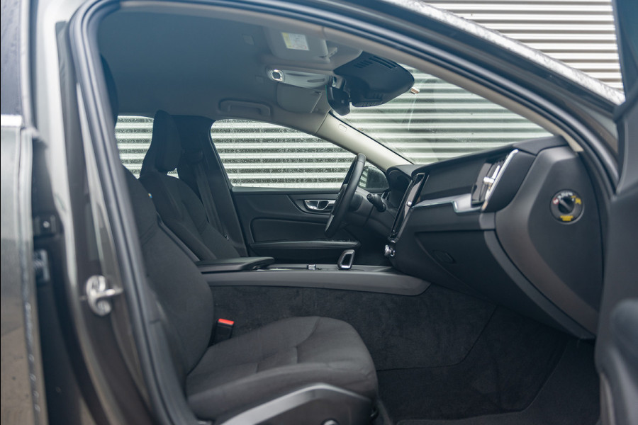 Volvo V60 B3 Aut. Momentum ACC Trekhaak Parkeercamera 164pk