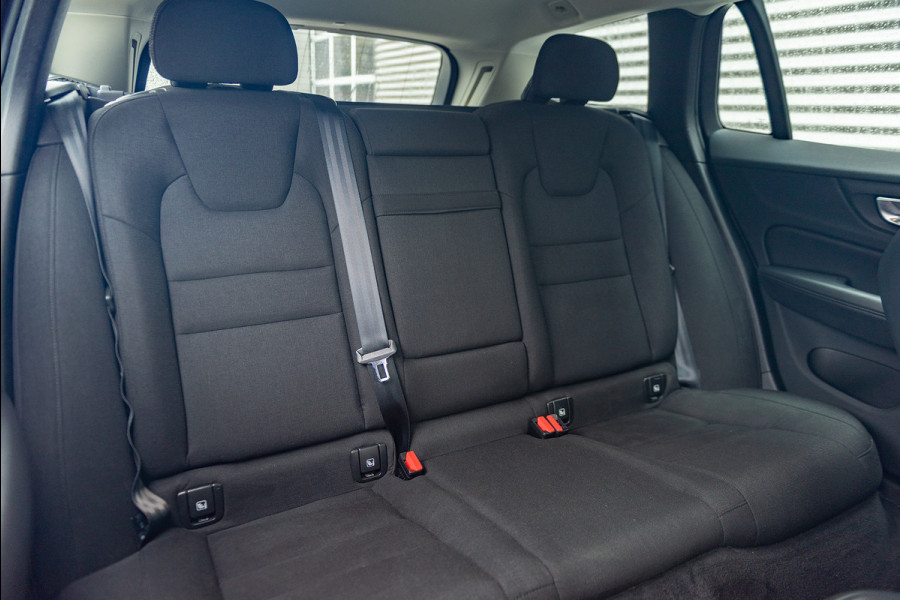 Volvo V60 B3 Aut. Momentum ACC Trekhaak Parkeercamera 164pk