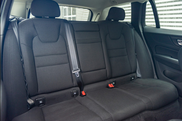 Volvo V60 B3 Aut. Momentum ACC Trekhaak Parkeercamera 164pk