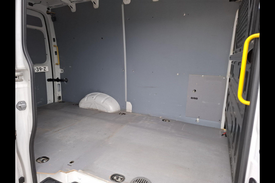 Volkswagen Crafter 35 2.0 TDI L3H3 AIRCO / CRUISE CONTROLE / CARPLAY / CAMERA / TREKHAAK