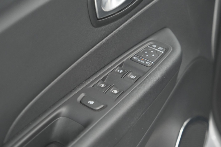 Renault Captur TCe 90 Intens | Camera | Dodehoekdetectie | Navigatie | Parkeersensoren