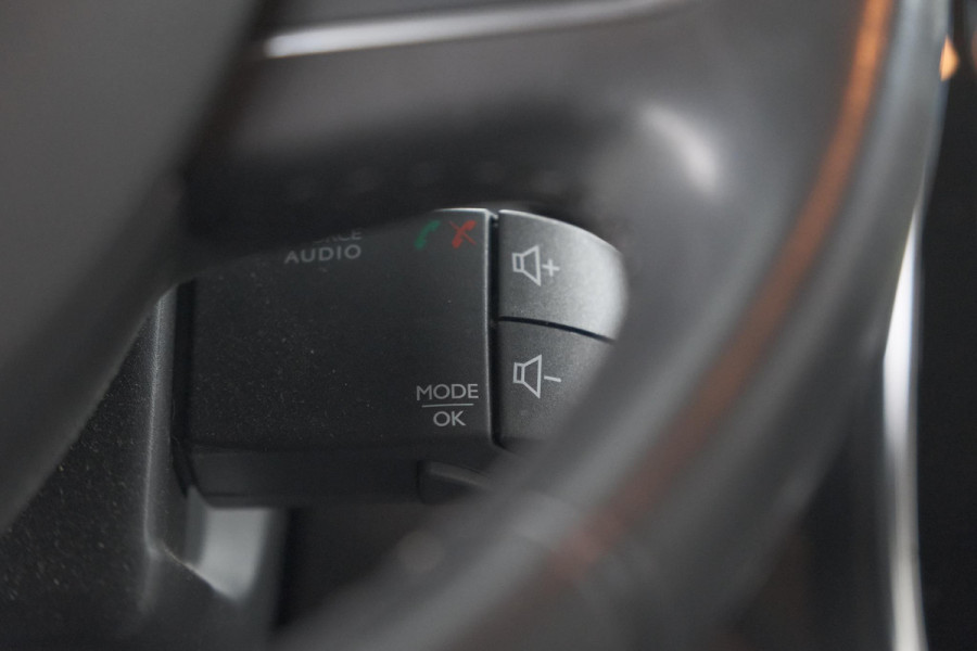 Renault Captur TCe 90 Intens | Camera | Dodehoekdetectie | Navigatie | Parkeersensoren