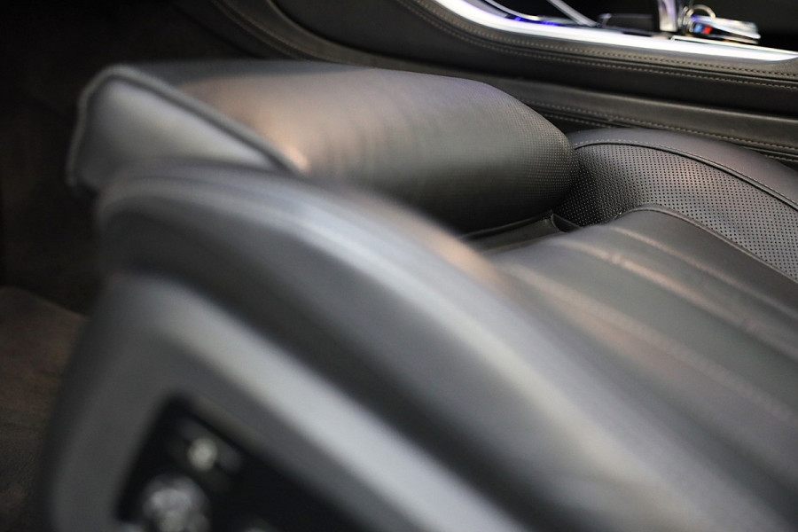 BMW X5 M50d M Line / 7 Persoons / Massage / HK / Head Up / Acc / Lane Assist / Leder / Luchtvering / Open Pano / Trekhaak / 22 Inc