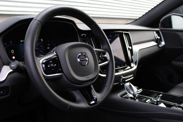Volvo V60 2.0 T6 Plug-in hybrid AWD Plus Dark SOH 96% | Leder | Pilot Assist | Winter Pack