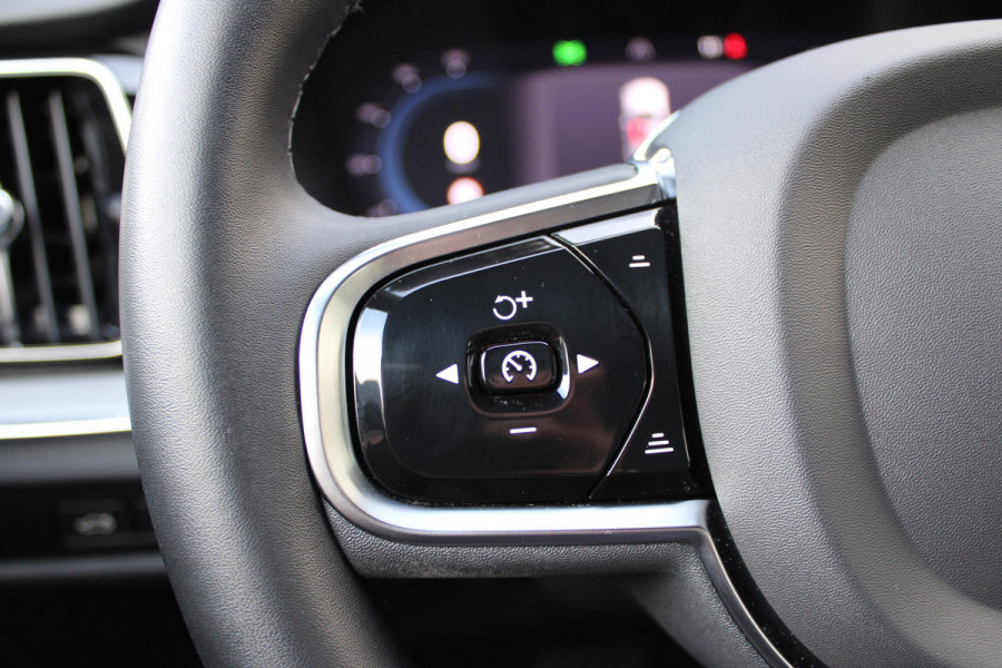 Volvo V60 2.0 T6 Plug-in hybrid AWD Plus Dark SOH 96% | Leder | Pilot Assist | Winter Pack