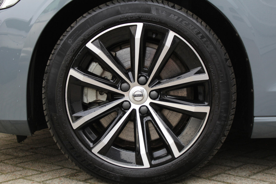 Volvo V60 2.0 T6 Plug-in hybrid AWD Plus Dark SOH 96% | Leder | Pilot Assist | Winter Pack