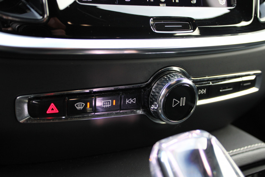 Volvo V60 2.0 T6 Plug-in hybrid AWD Plus Dark SOH 96% | Leder | Pilot Assist | Winter Pack