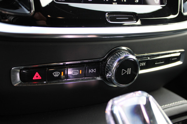 Volvo V60 2.0 T6 Plug-in hybrid AWD Plus Dark SOH 96% | Leder | Pilot Assist | Winter Pack