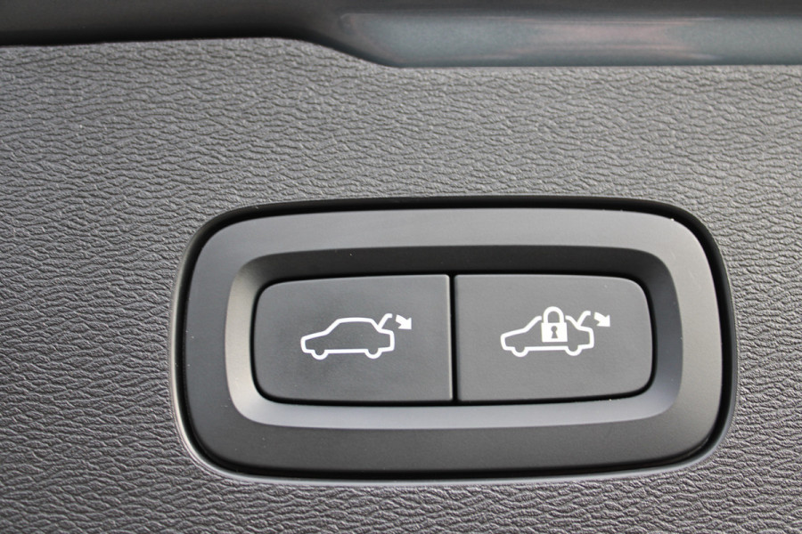 Volvo V60 2.0 T6 Plug-in hybrid AWD Plus Dark SOH 96% | Leder | Pilot Assist | Winter Pack