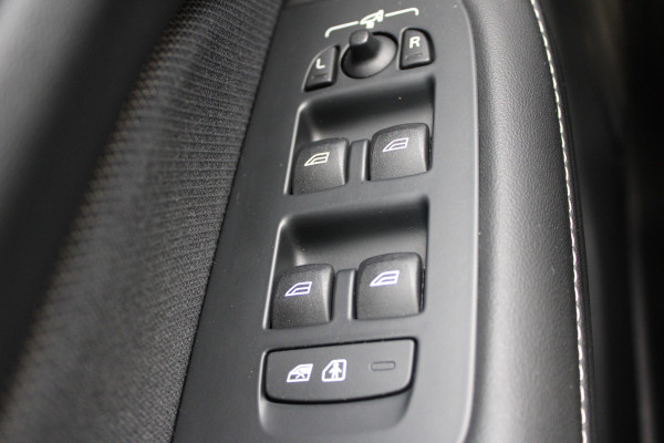 Volvo V60 2.0 T6 Plug-in hybrid AWD Plus Dark SOH 96% | Leder | Pilot Assist | Winter Pack