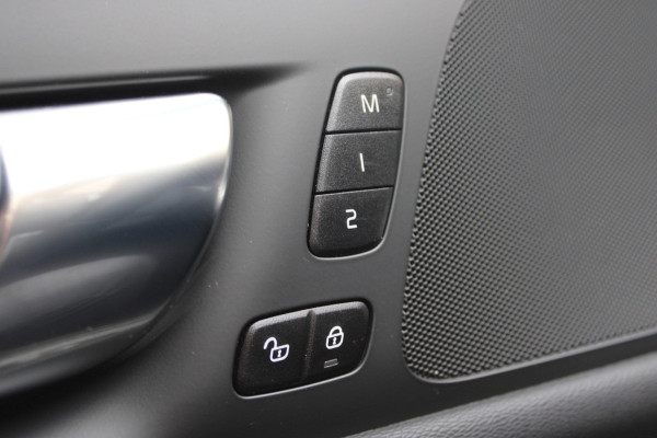 Volvo V60 2.0 T6 Plug-in hybrid AWD Plus Dark SOH 96% | Leder | Pilot Assist | Winter Pack