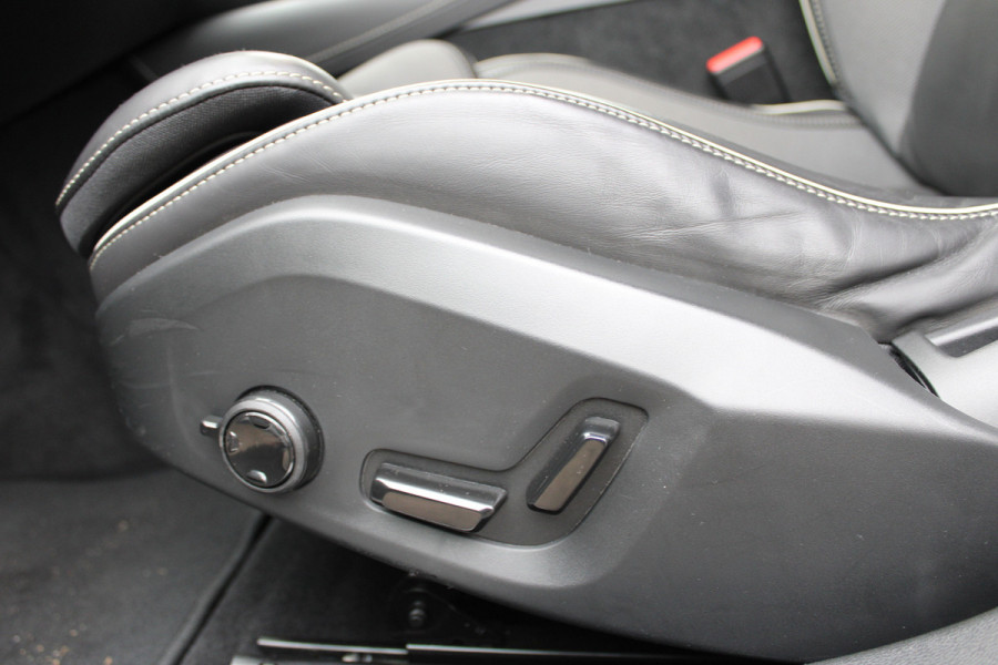 Volvo V60 2.0 T6 Plug-in hybrid AWD Plus Dark SOH 96% | Leder | Pilot Assist | Winter Pack