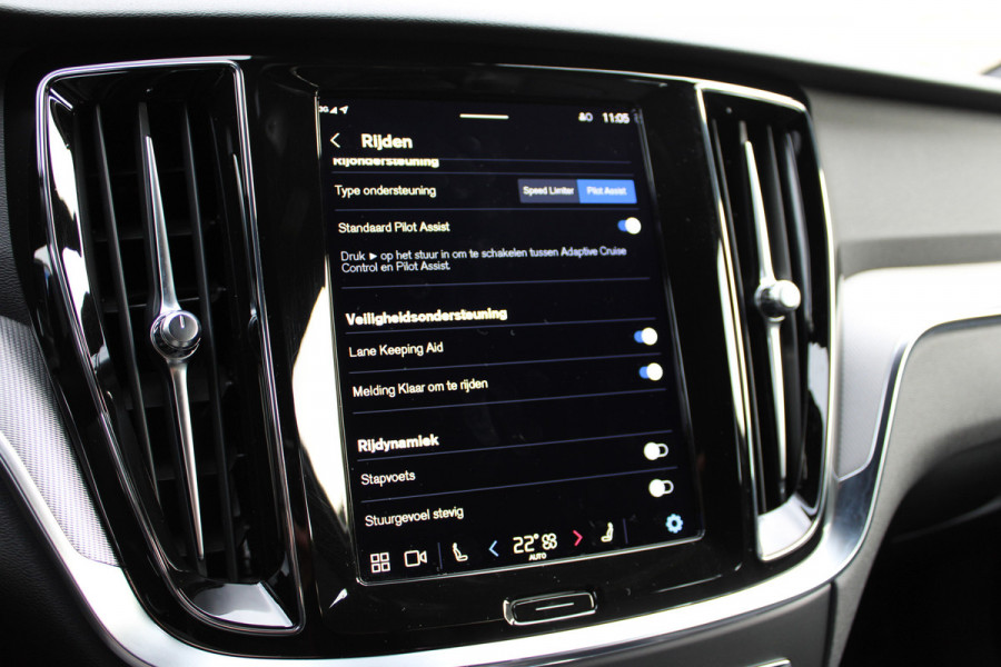 Volvo V60 2.0 T6 Plug-in hybrid AWD Plus Dark SOH 96% | Leder | Pilot Assist | Winter Pack