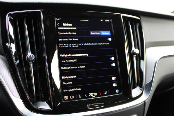 Volvo V60 2.0 T6 Plug-in hybrid AWD Plus Dark SOH 96% | Leder | Pilot Assist | Winter Pack