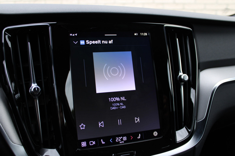 Volvo V60 2.0 T6 Plug-in hybrid AWD Plus Dark SOH 96% | Leder | Pilot Assist | Winter Pack