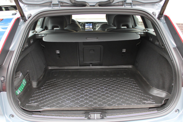 Volvo V60 2.0 T6 Plug-in hybrid AWD Plus Dark SOH 96% | Leder | Pilot Assist | Winter Pack