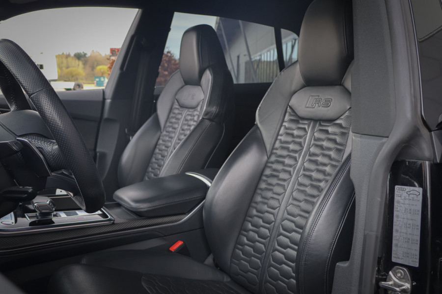 Audi RSQ8 4.0 TFSI RS Q8 quattro | CARBON IN & EXTERIEUR | ADAPTIVE CRUISE | TREKHAAK | MASSAGE | STOELVEWARMING & VERKOELING | CAMERA | H