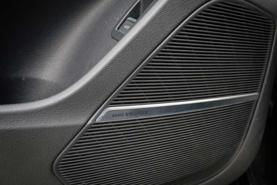 Audi RSQ8 4.0 TFSI RS Q8 quattro | CARBON IN & EXTERIEUR | ADAPTIVE CRUISE | TREKHAAK | MASSAGE | STOELVEWARMING & VERKOELING | CAMERA | H