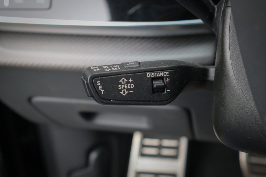 Audi RSQ8 4.0 TFSI RS Q8 quattro | CARBON IN & EXTERIEUR | ADAPTIVE CRUISE | TREKHAAK | MASSAGE | STOELVEWARMING & VERKOELING | CAMERA | H