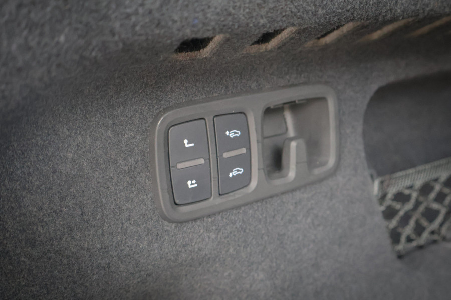 Audi RSQ8 4.0 TFSI RS Q8 quattro | CARBON IN & EXTERIEUR | ADAPTIVE CRUISE | TREKHAAK | MASSAGE | STOELVEWARMING & VERKOELING | CAMERA | H