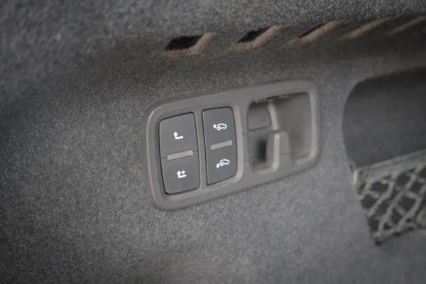 Audi RSQ8 4.0 TFSI RS Q8 quattro | CARBON IN & EXTERIEUR | ADAPTIVE CRUISE | TREKHAAK | MASSAGE | STOELVEWARMING & VERKOELING | CAMERA | H