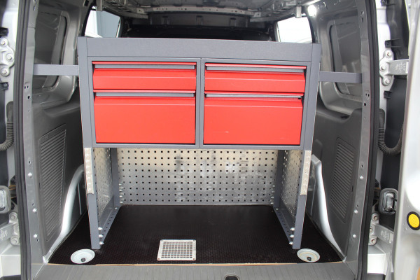 Ford Transit Connect 1.5-120pk EcoBlue L2 Trend / 8traps-AUTOMAAT ! Erg nette Ford Transit Connect, laadruimte v.v. van een praktisch inbouw. Autm. airco dual, 3-zits, metallic lak, pdc v+a, Apple carplay, schuifdeur li+re, navigatie, cruise cntrl, stoelverwarming, camera etc.