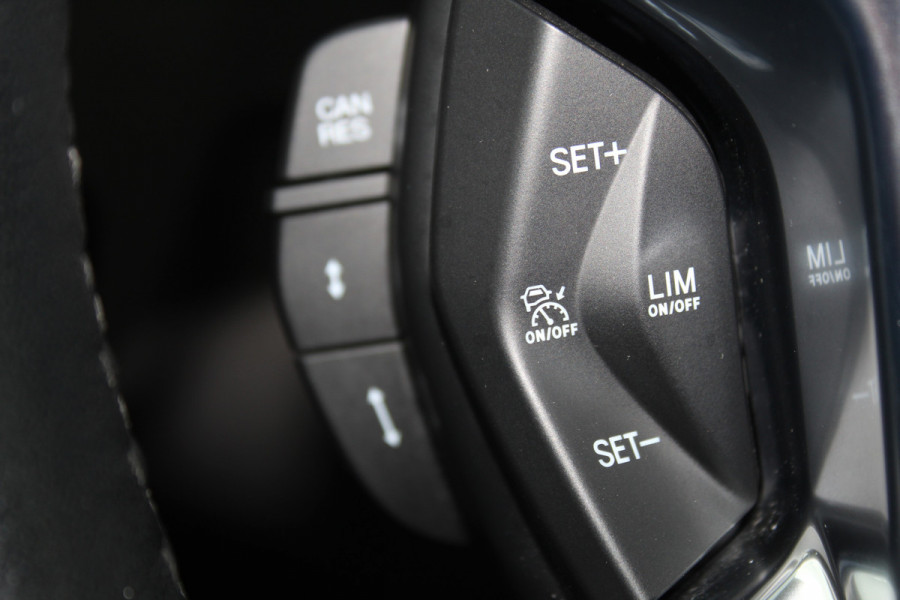 Ford Transit Connect 1.5-120pk EcoBlue L2 Trend / 8traps-AUTOMAAT ! Erg nette Ford Transit Connect, laadruimte v.v. van een praktisch inbouw. Autm. airco dual, 3-zits, metallic lak, pdc v+a, Apple carplay, schuifdeur li+re, navigatie, cruise cntrl, stoelverwarming, camera etc.