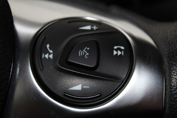 Ford Transit Connect 1.5-120pk EcoBlue L2 Trend / 8traps-AUTOMAAT ! Erg nette Ford Transit Connect, laadruimte v.v. van een praktisch inbouw. Autm. airco dual, 3-zits, metallic lak, pdc v+a, Apple carplay, schuifdeur li+re, navigatie, cruise cntrl, stoelverwarming, camera etc.