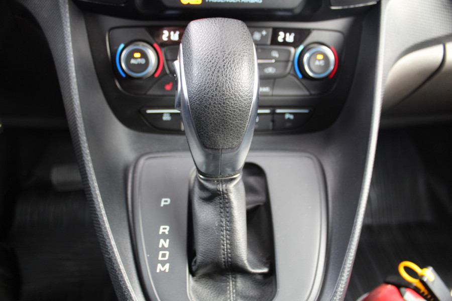 Ford Transit Connect 1.5-120pk EcoBlue L2 Trend / 8traps-AUTOMAAT ! Erg nette Ford Transit Connect, laadruimte v.v. van een praktisch inbouw. Autm. airco dual, 3-zits, metallic lak, pdc v+a, Apple carplay, schuifdeur li+re, navigatie, cruise cntrl, stoelverwarming, camera etc.