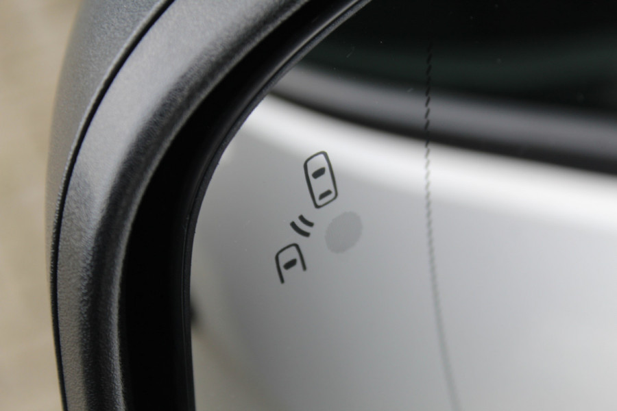 Ford Transit Connect 1.5-120pk EcoBlue L2 Trend / 8traps-AUTOMAAT ! Erg nette Ford Transit Connect, laadruimte v.v. van een praktisch inbouw. Autm. airco dual, 3-zits, metallic lak, pdc v+a, Apple carplay, schuifdeur li+re, navigatie, cruise cntrl, stoelverwarming, camera etc.