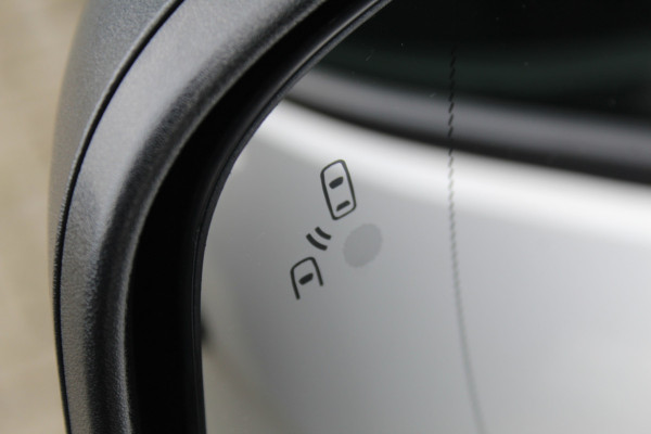 Ford Transit Connect 1.5-120pk EcoBlue L2 Trend / 8traps-AUTOMAAT ! Erg nette Ford Transit Connect, laadruimte v.v. van een praktisch inbouw. Autm. airco dual, 3-zits, metallic lak, pdc v+a, Apple carplay, schuifdeur li+re, navigatie, cruise cntrl, stoelverwarming, camera etc.