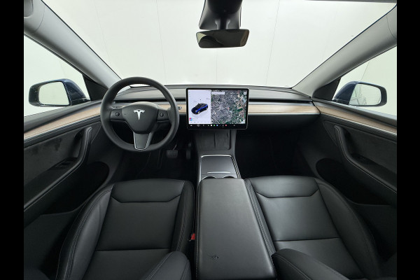 Tesla Model Y 300pk Trekhaak SOH 92% Warmtepomp LFP-Accu Leer Lmv Camera's Panoramadak Adap.Cruise Navi Ecc RWD Autopilot Stoel+Stuur+Achterbank Verwarming Elek.Achterklep Dodehoek detector Draadloze telefoonlader 1e Eigenaar 1.600KG Trekgewicht Fabrieksgarantie op Motor en Accu tot 22-04-2032/160.000km