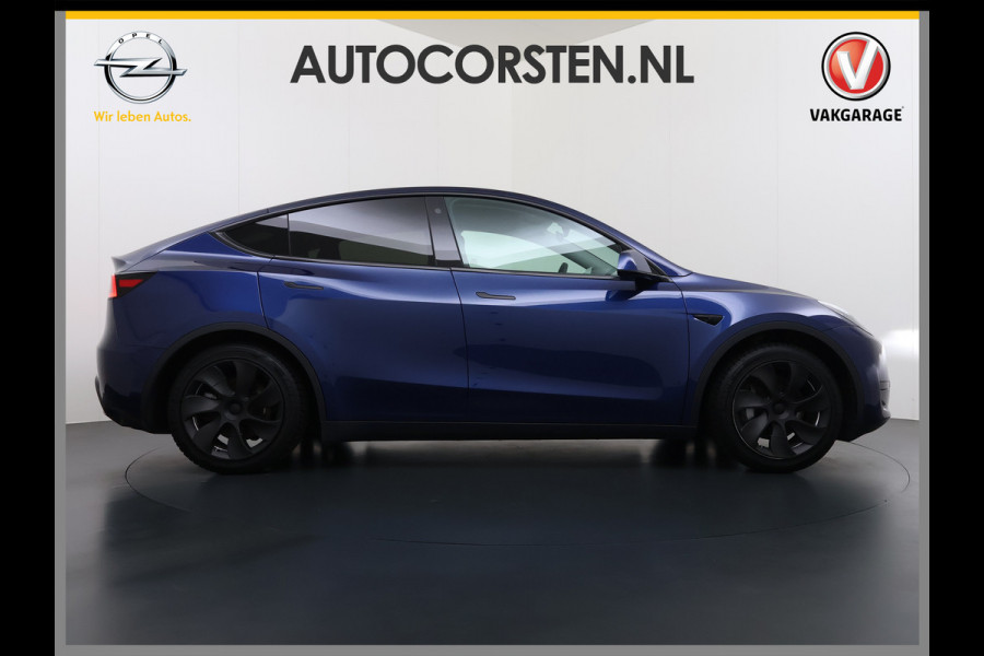 Tesla Model Y 300pk Trekhaak SOH 92% Warmtepomp LFP-Accu Leer Lmv Camera's Panoramadak Adap.Cruise Navi Ecc RWD Autopilot Stoel+Stuur+Achterbank Verwarming Elek.Achterklep Dodehoek detector Draadloze telefoonlader 1e Eigenaar 1.600KG Trekgewicht Fabrieksgarantie op Motor en Accu tot 22-04-2032/160.000km