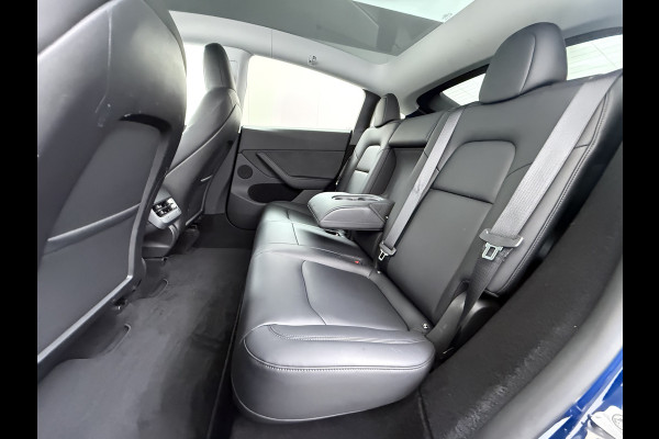 Tesla Model Y 300pk Trekhaak SOH 92% Warmtepomp LFP-Accu Leer Lmv Camera's Panoramadak Adap.Cruise Navi Ecc RWD Autopilot Stoel+Stuur+Achterbank Verwarming Elek.Achterklep Dodehoek detector Draadloze telefoonlader 1e Eigenaar 1.600KG Trekgewicht Fabrieksgarantie op Motor en Accu tot 22-04-2032/160.000km